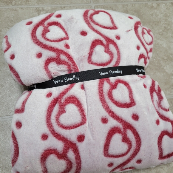 Vera Bradley Throw Blanket Valentine Hearts Pink Stitched Vines NEW NWT Plush - Picture 7 of 11